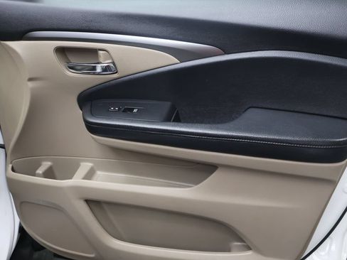 Used 2021 Honda Pilot EX image 11