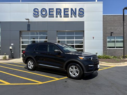 Used 2023 Ford Explorer XLT w/ Equipment Group 202A AWD/4WD image 1