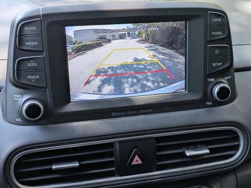 Used 2018 Hyundai Kona SEL w/ SEL Tech Package 02 FWD image 12