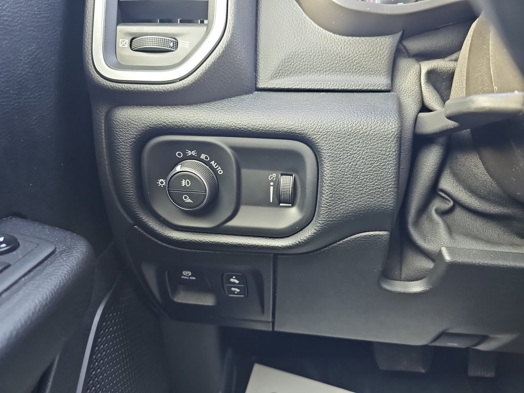 Used 2021 RAM 1500 Big Horn RWD image 34