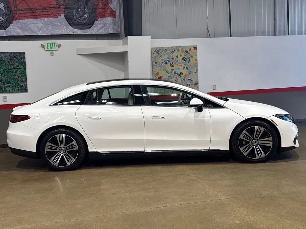 Used 2022 Mercedes-Benz EQS 450+ Sedan image 4