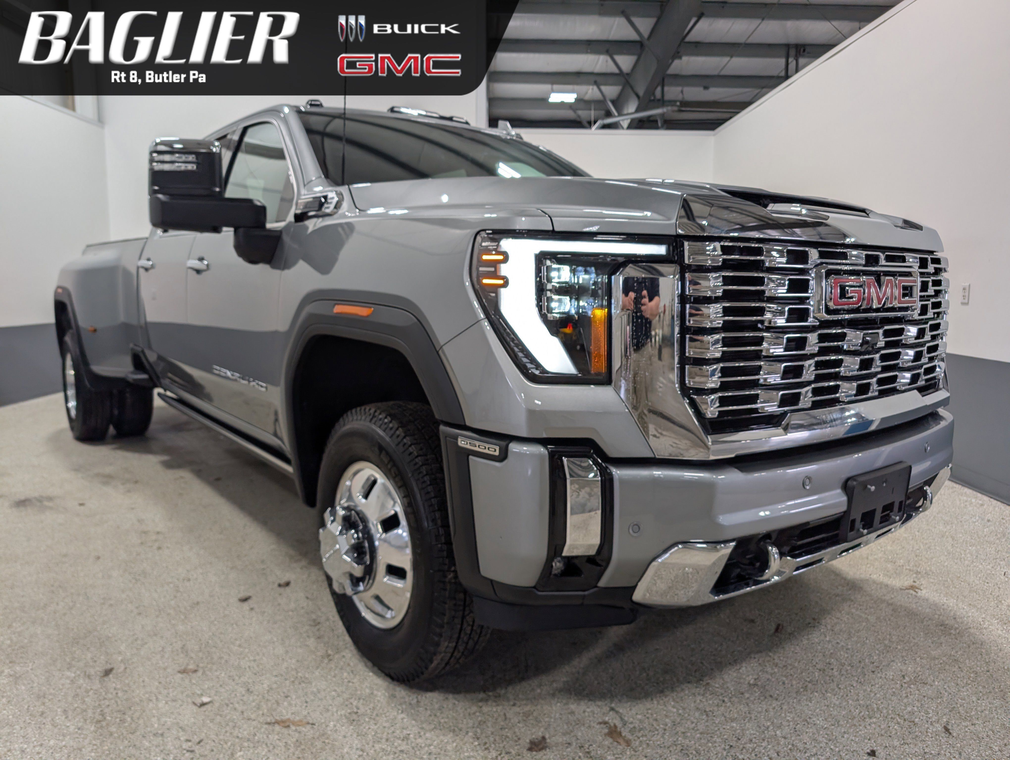 Used 2026 GMC Sierra 3500 Denali w/ Denali Reserve Package AWD/4WD image 1