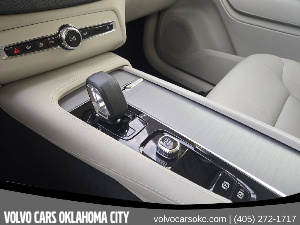 Certified 2025 Volvo XC90 B5 Core w/ Protection Package Premier AWD/4WD image 16