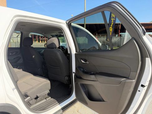 Used 2021 Chevrolet Traverse LS FWD image 12