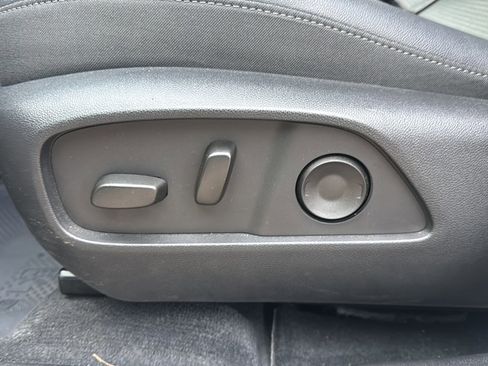 Used 2025 Chevrolet Equinox LT w/ Convenience Package II image 13