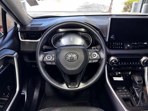 Used 2023 Toyota RAV4 XLE AWD/4WD image 17