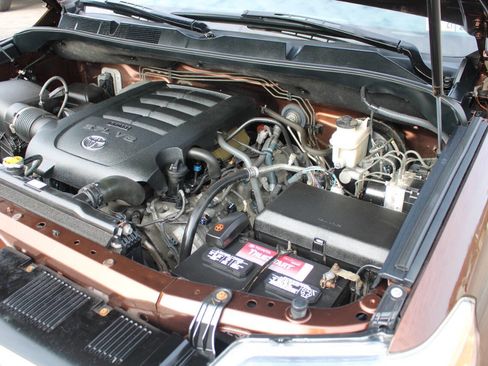 Used 2016 Toyota Tundra SR5 w/ TRD Off Road Package image 10