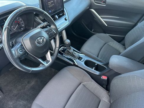 Used 2024 Toyota Corolla Cross SE w/ Moonroof Package image 4