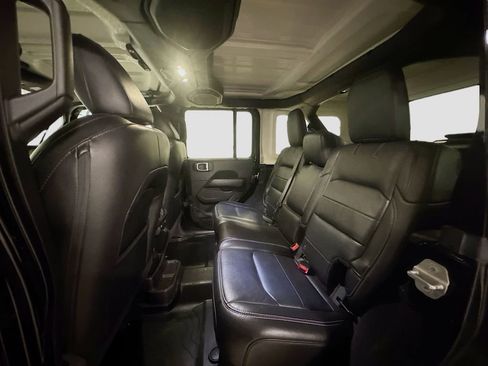 Used 2019 Jeep Wrangler Unlimited Sahara image 28