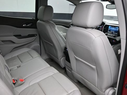 Used 2023 GMC Acadia SLT image 19