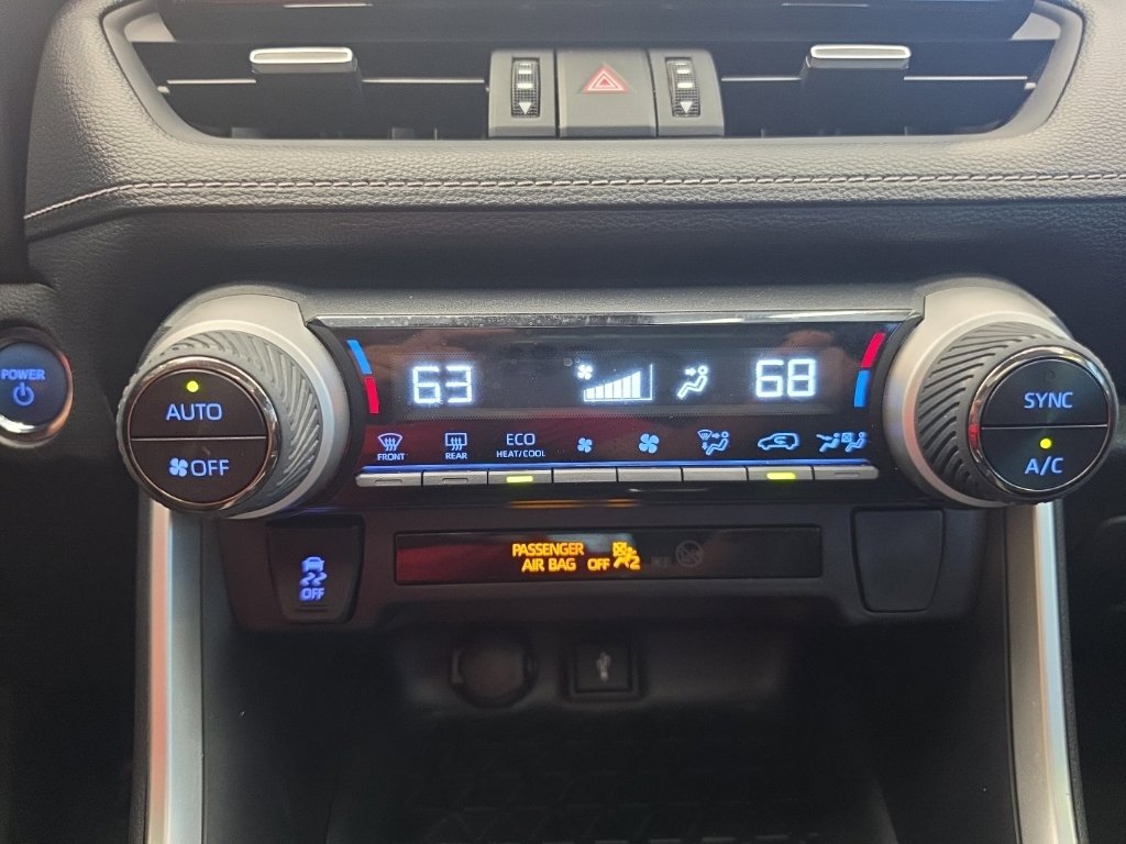 Used 2021 Toyota RAV4 XLE Premium AWD/4WD image 30