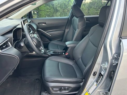 Used 2025 Toyota Corolla Cross XLE w/ Convenience Package FWD image 15