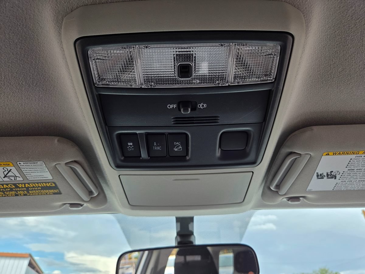 Used 2018 Toyota 4Runner SR5 AWD/4WD image 33