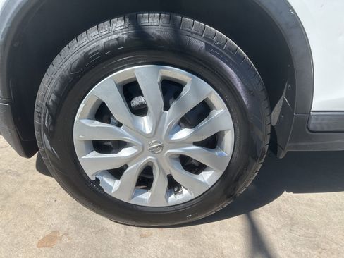 Used 2014 Nissan Rogue S image 7