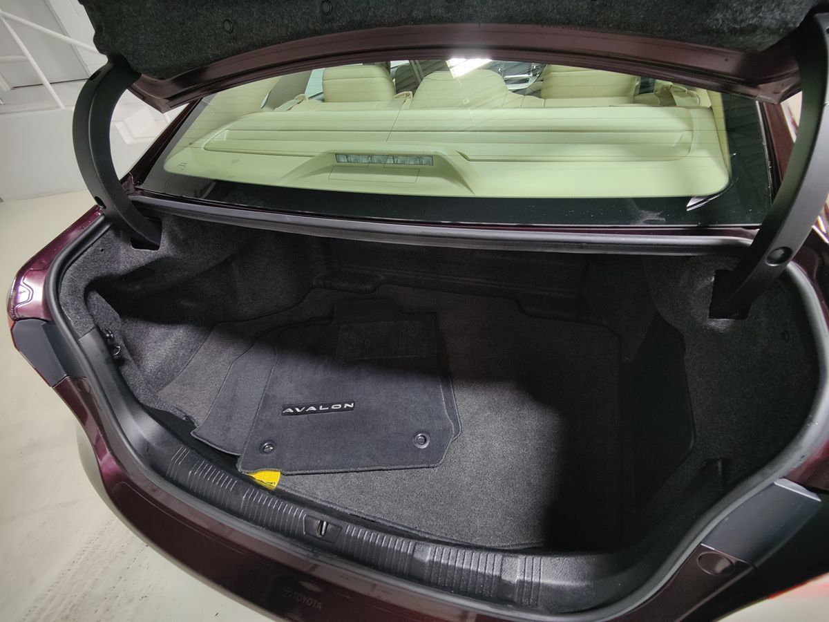 Used 2015 Toyota Avalon Limited FWD image 9