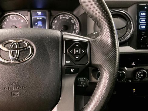 Used 2017 Toyota Tacoma TRD Sport w/ Tow Package (A/T) AWD/4WD image 24