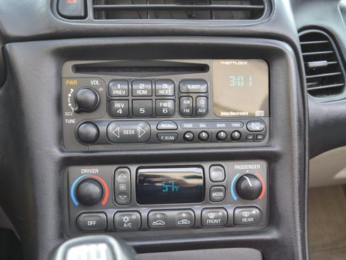 Used 2000 Chevrolet Corvette Convertible w/ Memory Pkg image 19