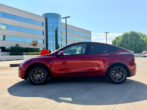 Used 2024 Tesla Model Y Long Range RWD image 14