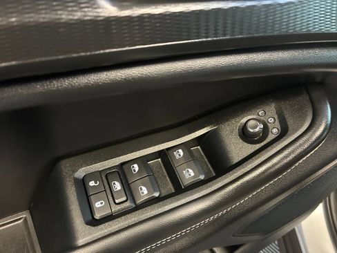 Used 2025 Jeep Grand Cherokee L Altitude AWD/4WD image 19