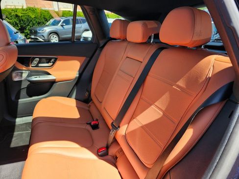 Used 2023 Mercedes-Benz GLC 300 4MATIC image 17