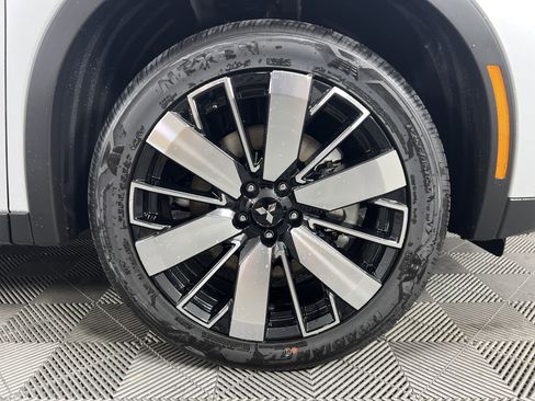 New 2025 Mitsubishi Outlander SE image 7