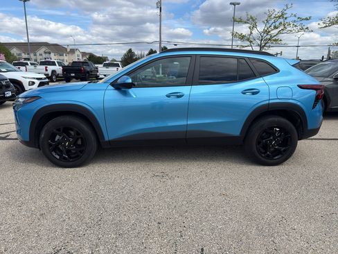 Used 2025 Chevrolet Trax LT w/ Driver Confidence Package FWD image 2