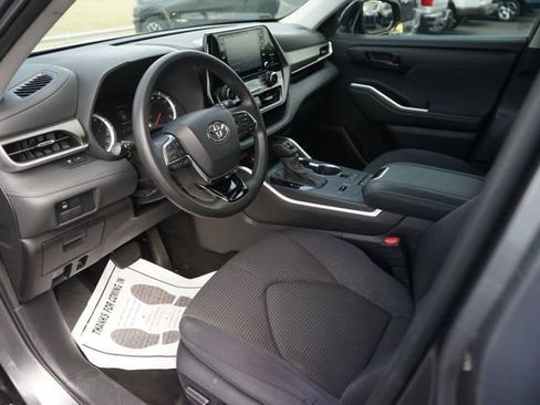 Used 2021 Toyota Highlander L FWD image 8