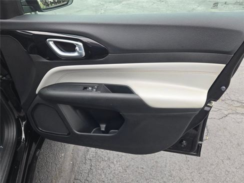 Certified 2022 Jeep Compass Limited w/ Elite Group image 6