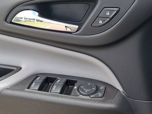 Used 2020 Chevrolet Equinox LS w/ LS Convenience Package FWD image 21