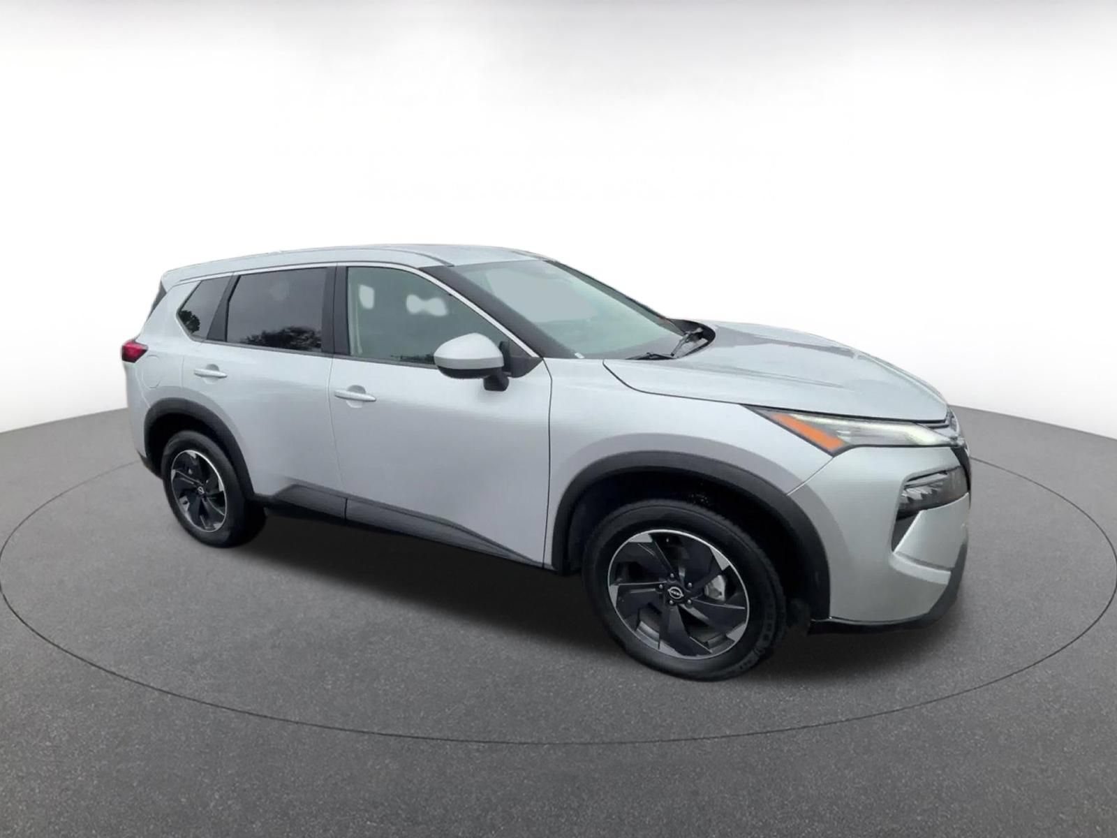 Used 2025 Nissan Rogue SV AWD/4WD image 2