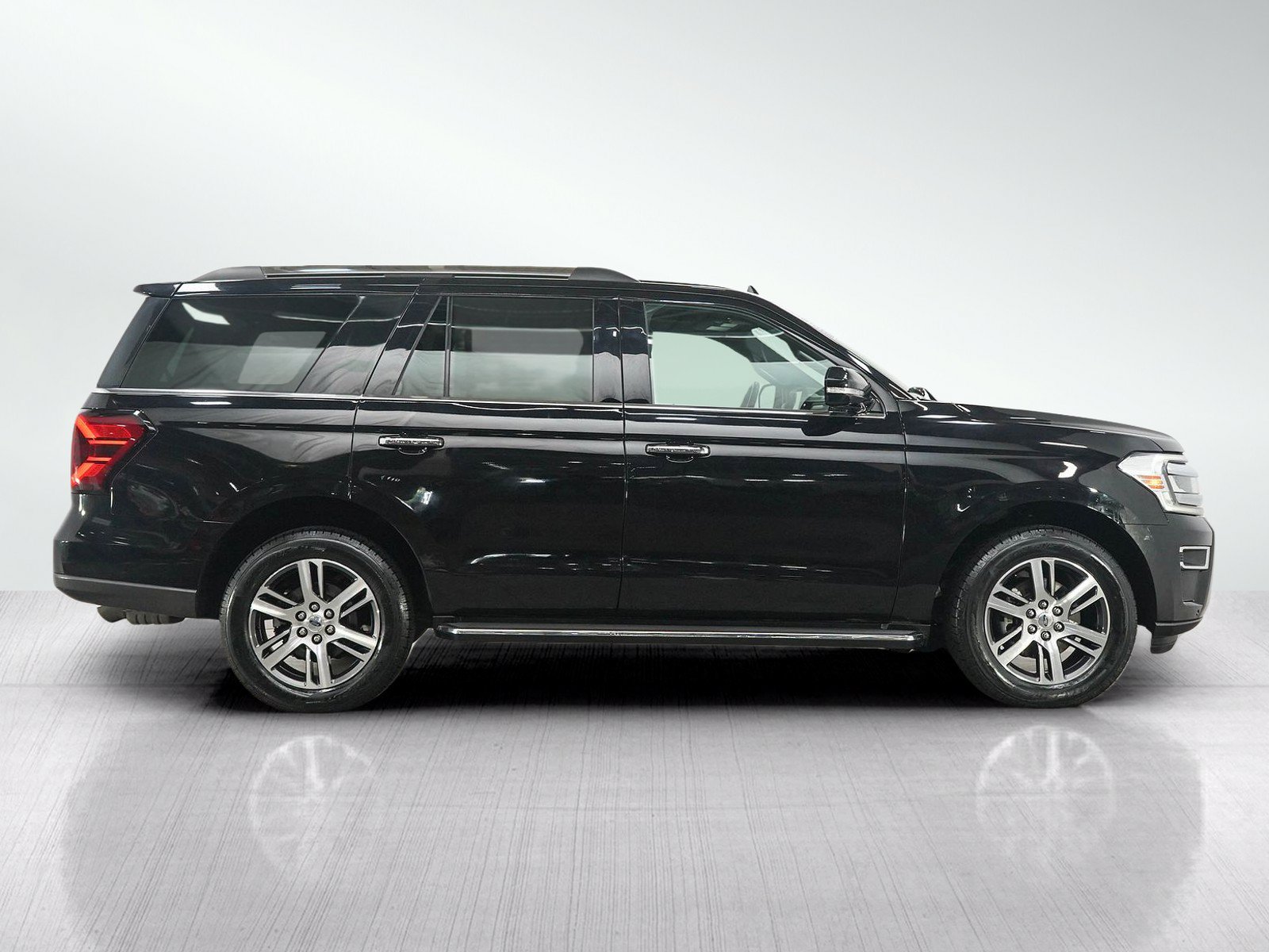 Used 2023 Ford Expedition Limited AWD/4WD image 6