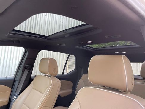 Used 2023 Chevrolet Traverse Premier FWD image 26