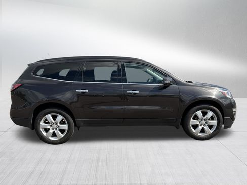 Used 2017 Chevrolet Traverse LT w/ Style and Technology Package FWD image 8