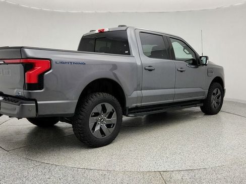 Used 2022 Ford F150 Lightning Lariat image 5