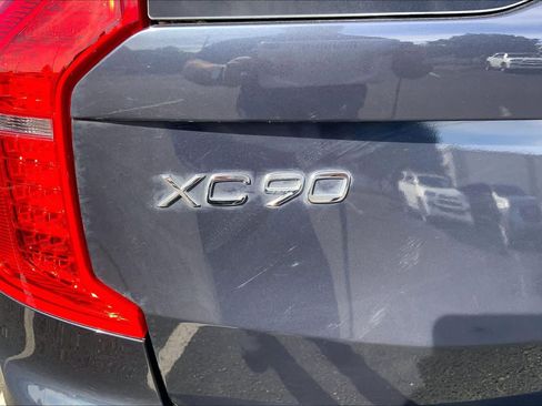 Used 2023 Volvo XC90 T8 Ultimate w/ Lounge Package image 10