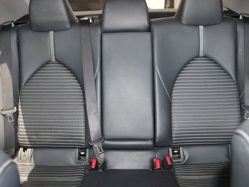 Used 2018 Toyota Camry SE FWD image 11