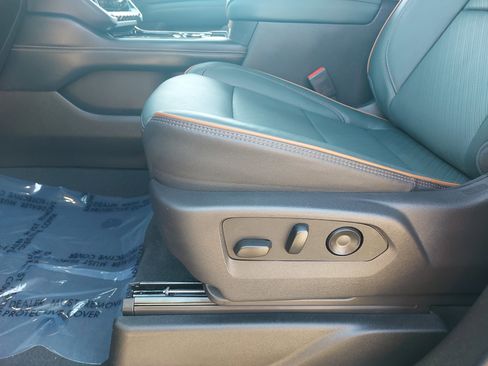 Used 2025 GMC Yukon AT4 image 30