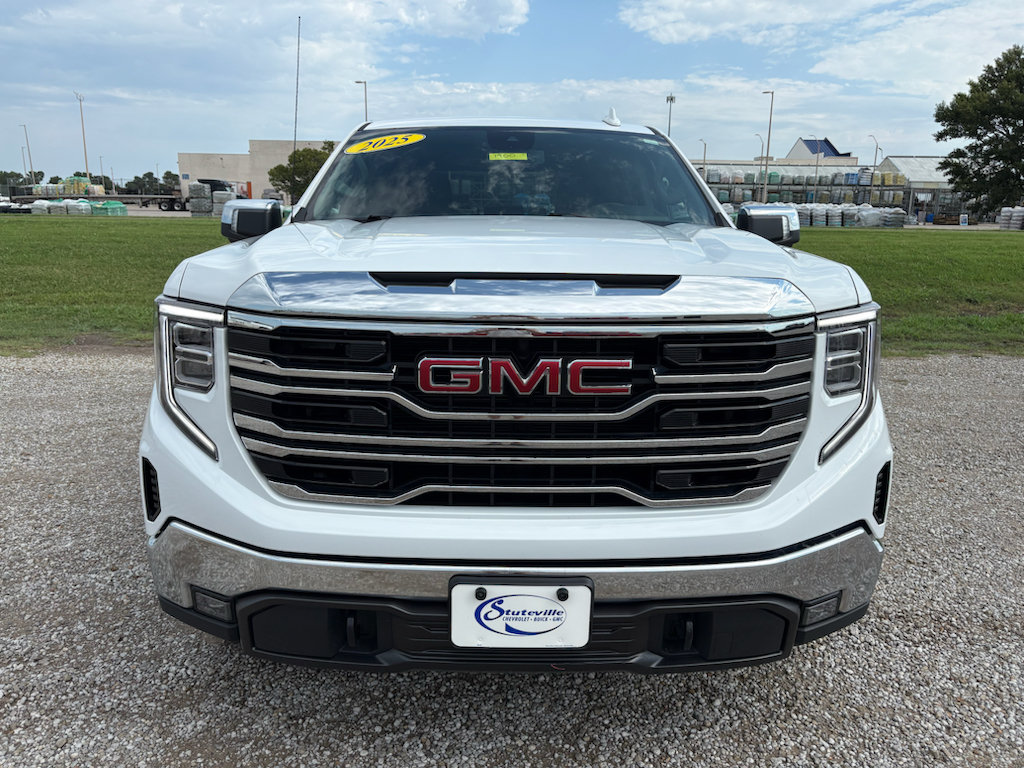 Used 2025 GMC Sierra 1500 SLT AWD/4WD image 2