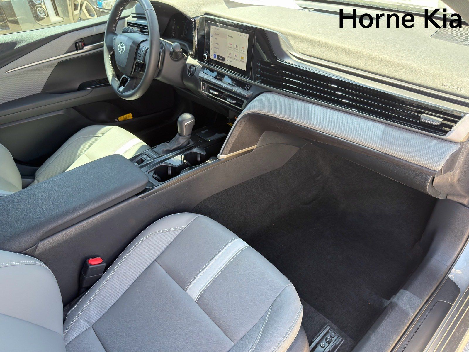 Used 2025 Toyota Camry SE w/ Convenience Package FWD image 30