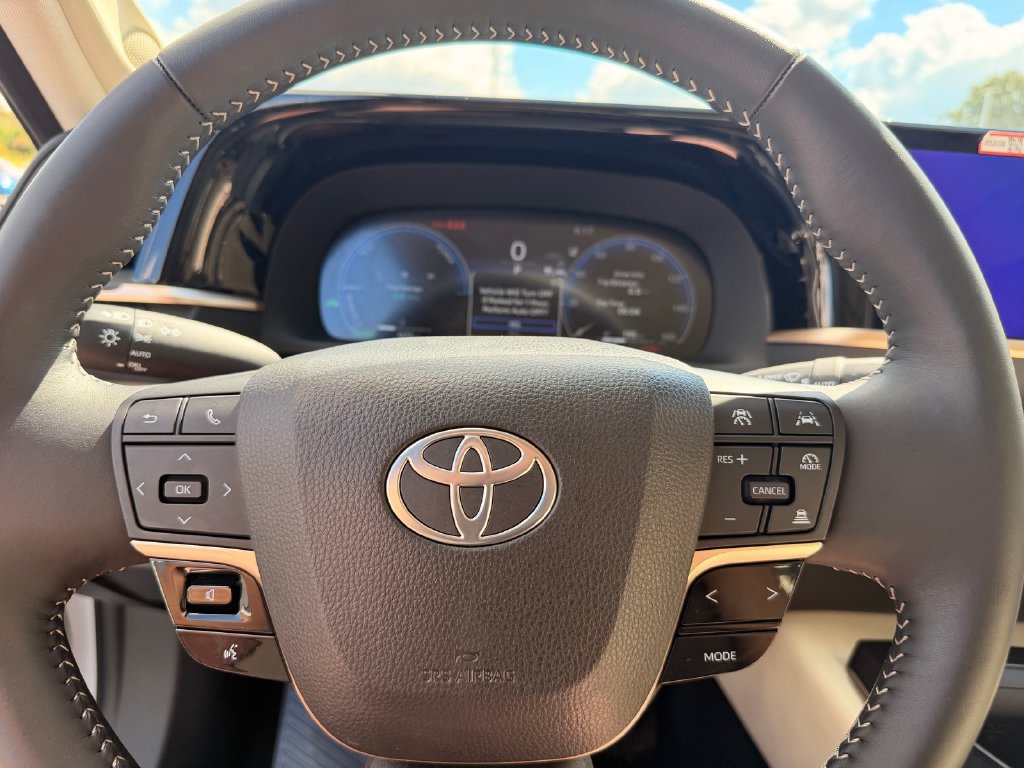 Certified 2025 Toyota Crown AWD/4WD image 21