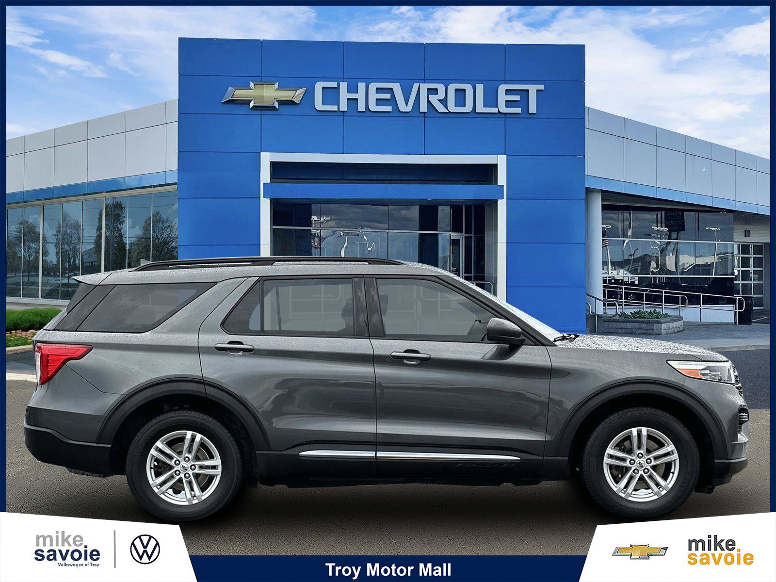 Used 2020 Ford Explorer XLT w/ Comfort Package AWD/4WD image 2