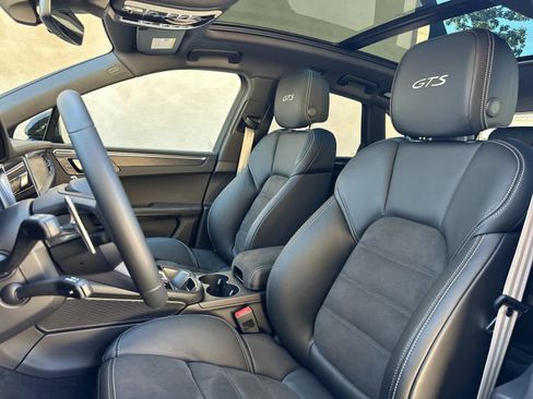 New 2026 Porsche Macan GTS image 5