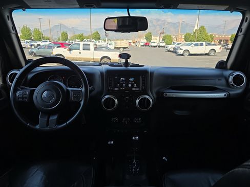 Used 2014 Jeep Wrangler Unlimited Sahara w/ Dual Top Group AWD/4WD image 15