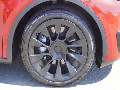 Used 2023 Tesla Model Y Long Range AWD/4WD image 5