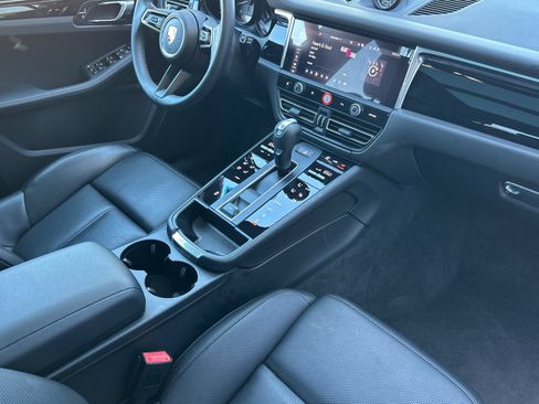 Used 2025 Porsche Macan AWD/4WD image 18