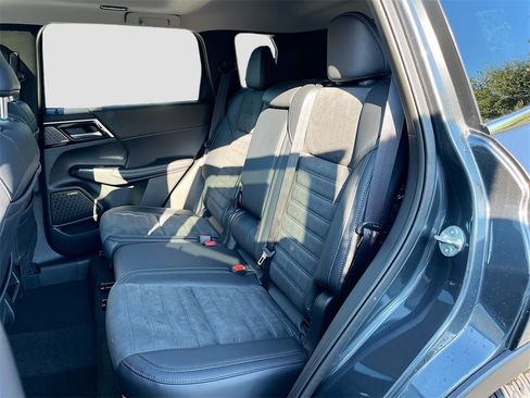 New 2025 Mitsubishi Outlander SE image 26