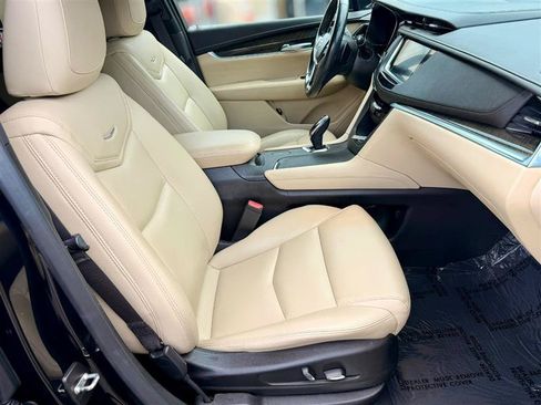 Used 2018 Cadillac XT5 FWD image 12
