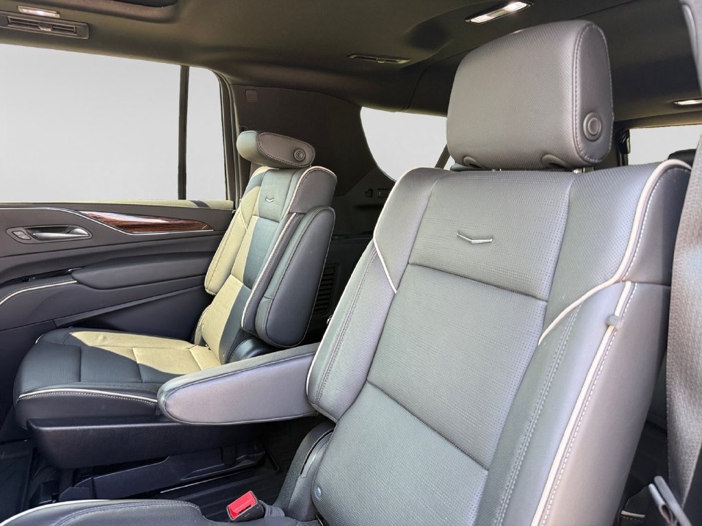 Used 2024 Cadillac Escalade ESV Premium Luxury AWD/4WD image 38