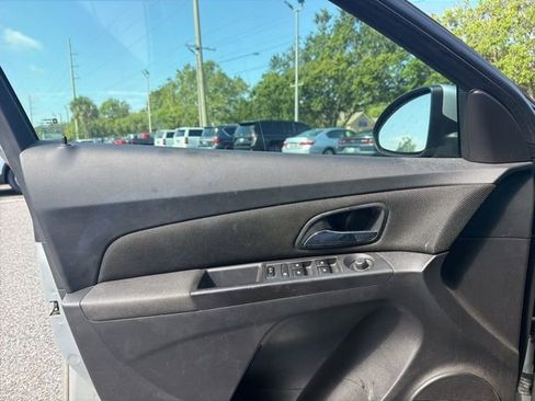Used 2016 Chevrolet Cruze LT FWD image 9
