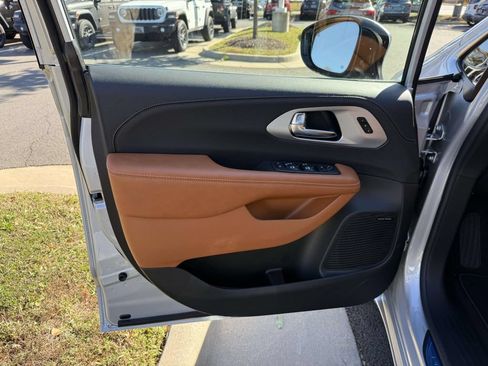 New 2026 Chrysler Pacifica Pinnacle FWD image 27